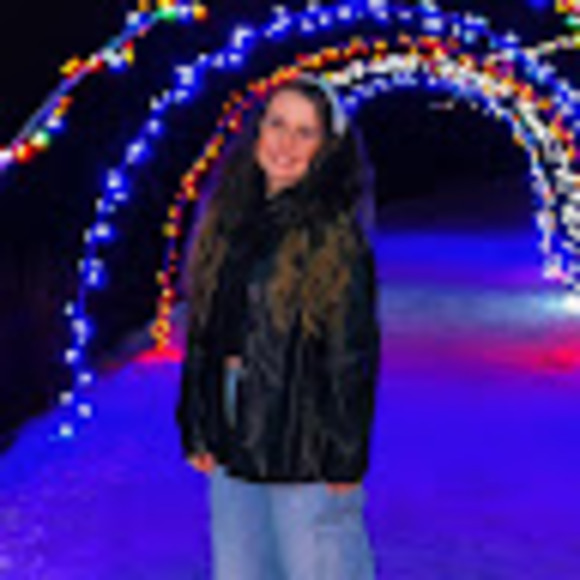 Meet your Posher, Sierra - Picture 1 of 1